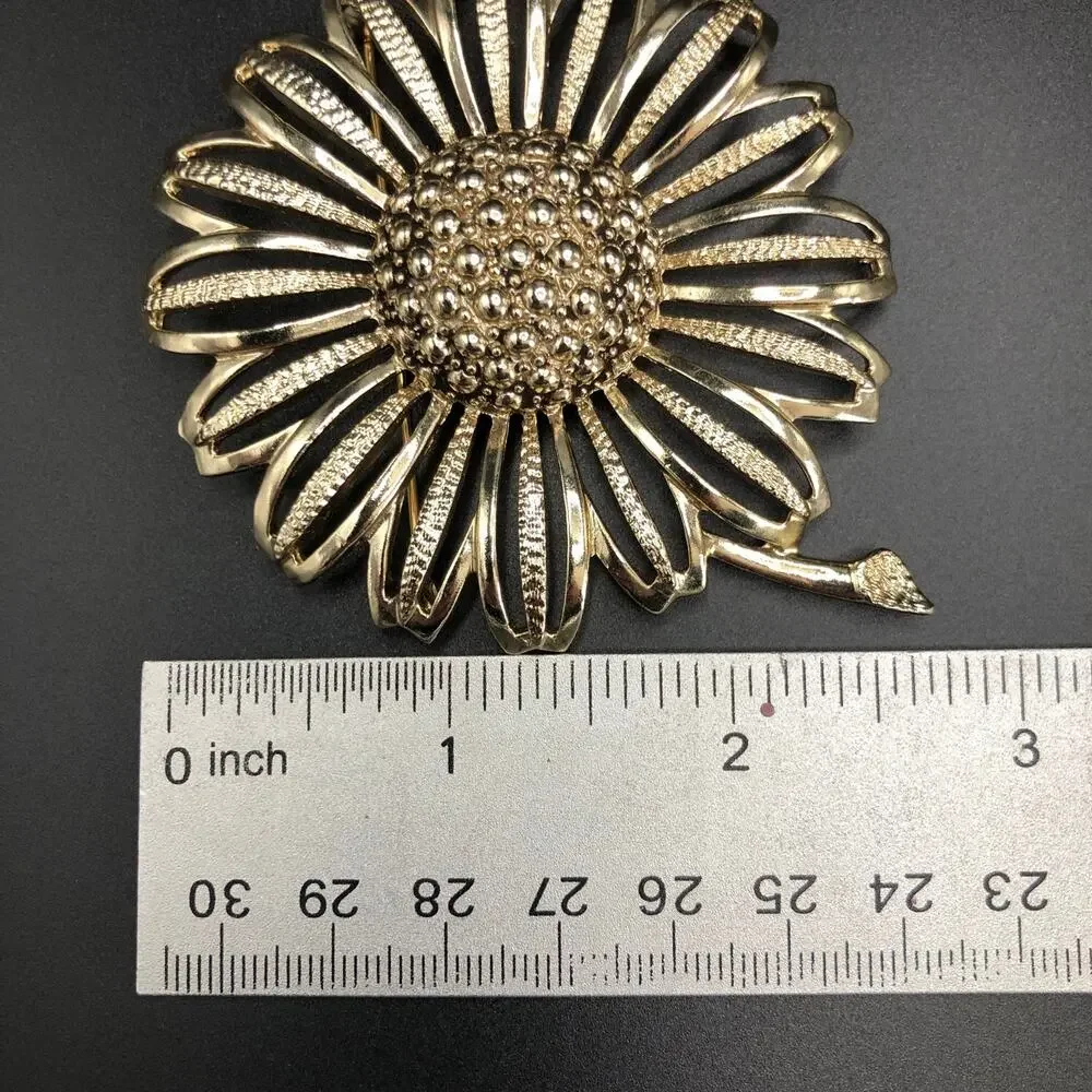 Vintage Sarah Coventry Sunflower Gold Tone Metal Brooch Pin